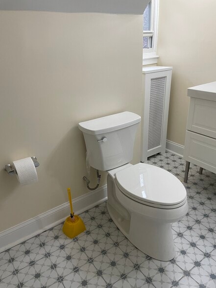 Bathroom - 175 N Lansdowne Ave