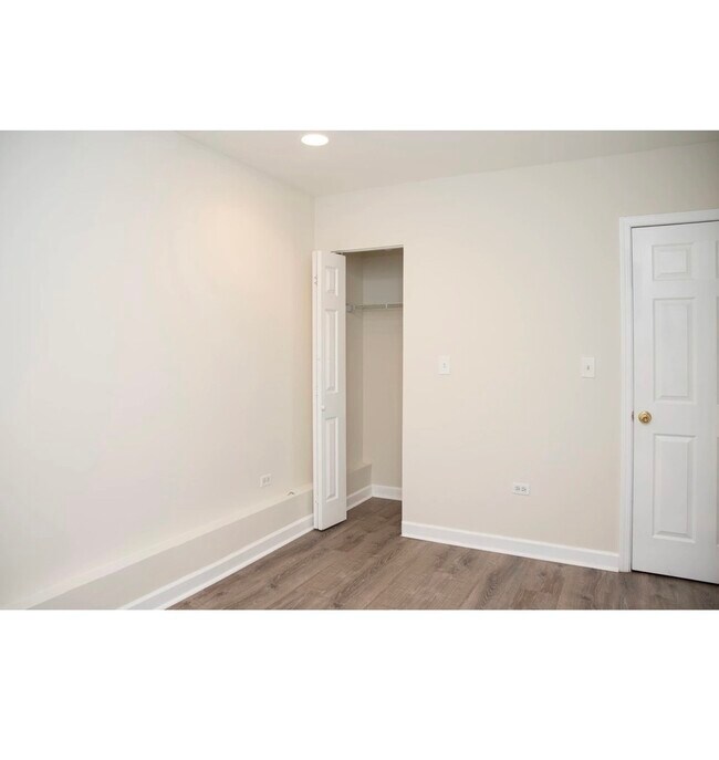 Building Photo - 1251 W Henderson St