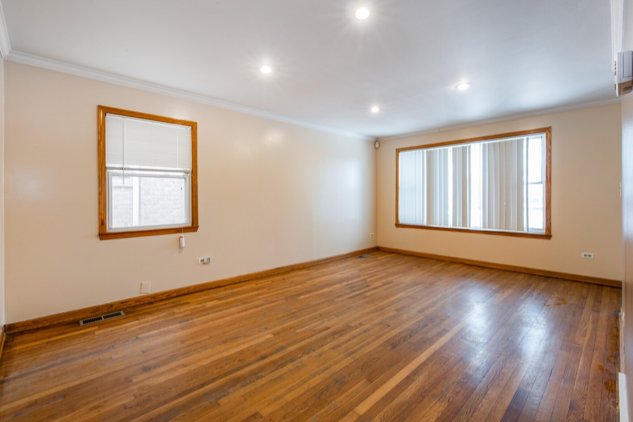 Building Photo - 8906 S Halsted St