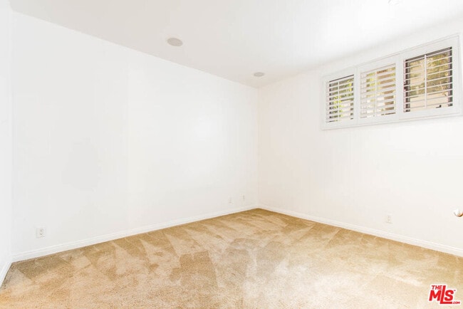 Building Photo - 15500 Sunset Blvd