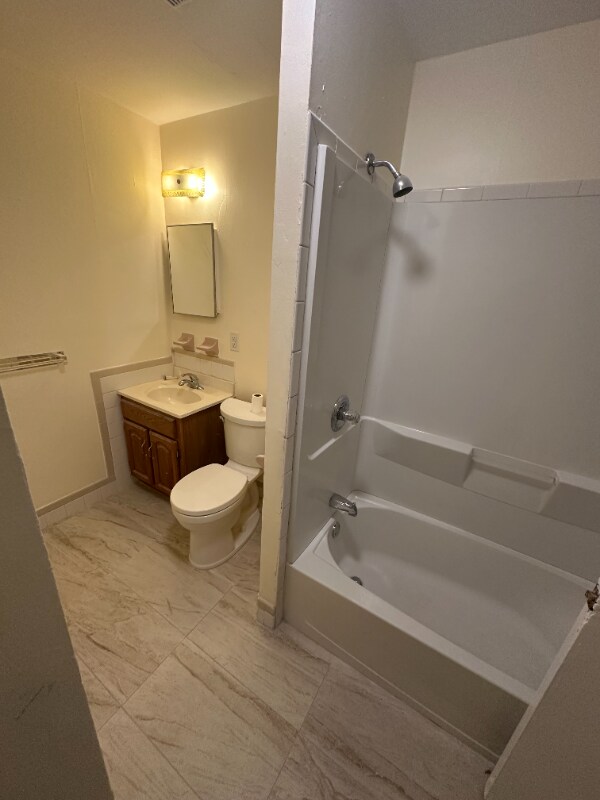 Building Photo - 2776 Willits Rd