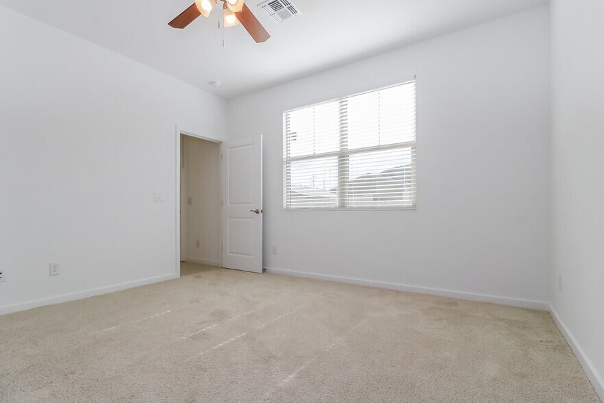 Building Photo - 10739 W Chipman Rd