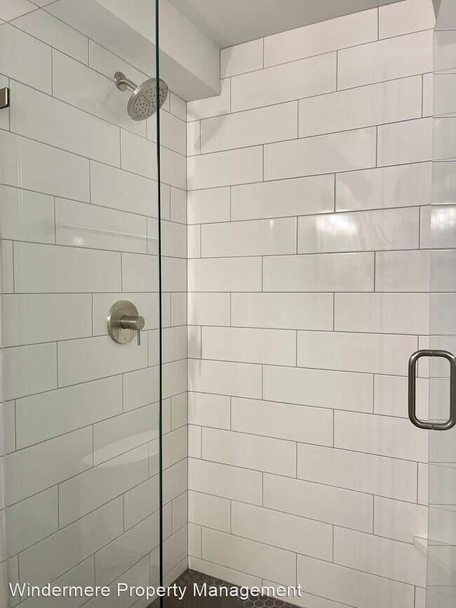 Building Photo - 2 br, 2.5 bath House - 7732 NE Yeomalt Pt ...