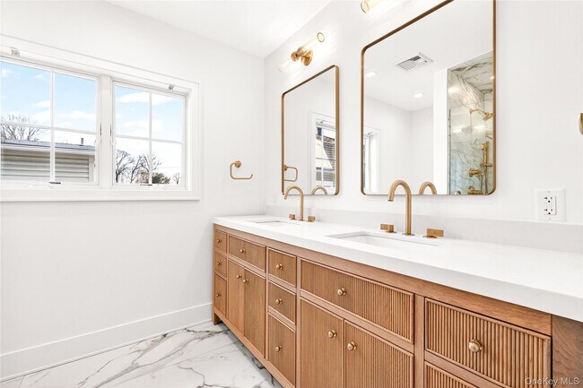 Building Photo - 306 Hunter St