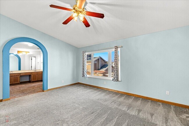 Building Photo - 833 Mackilhaffy Dr