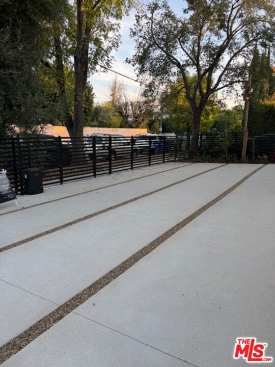 Building Photo - 5191 Lindley Ave