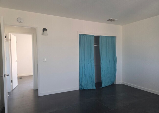 Building Photo - 3 Bedroom 1.5 Bath Modern Farmhouse near JT National Park * MOVE IN SPECIAL*