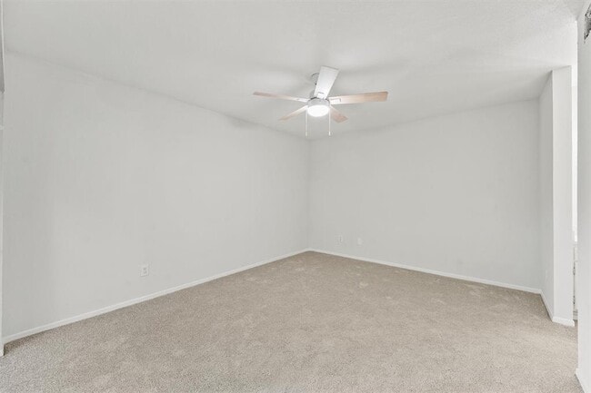 Building Photo - 18118 Lakeside Ln