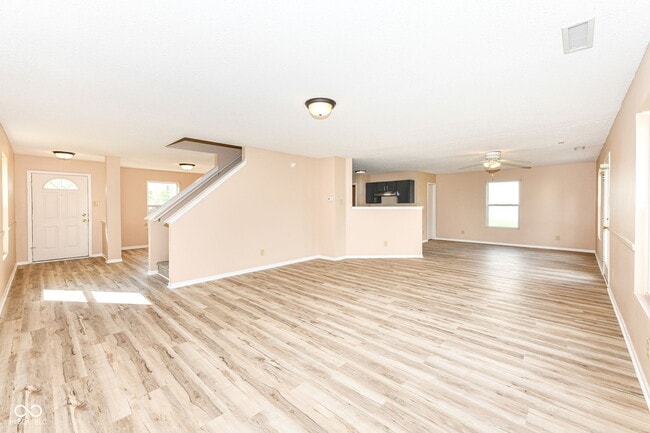 Building Photo - 1155 Redwood Dr