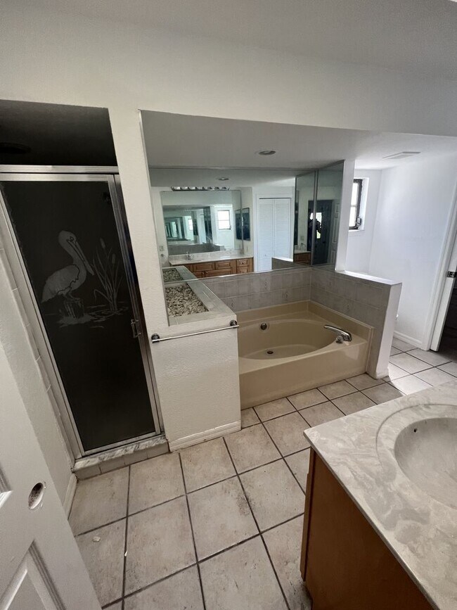 Building Photo - $1,875 ** ANNUAL ** Available 10/15/25 - Newly Renovated ** 3/2 Single Family Home with Oversized...