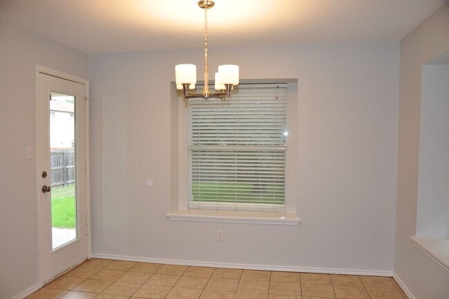 Building Photo - 4 Bedroom 2.5 Bath in Block House Creek