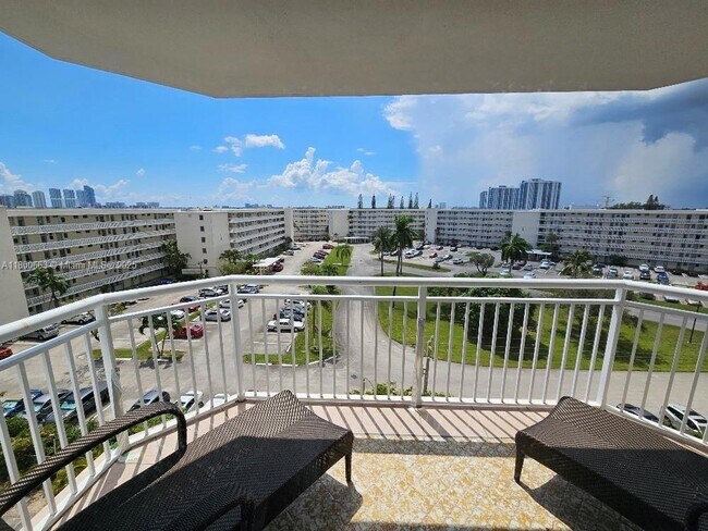 Building Photo - 18031 Biscayne Blvd