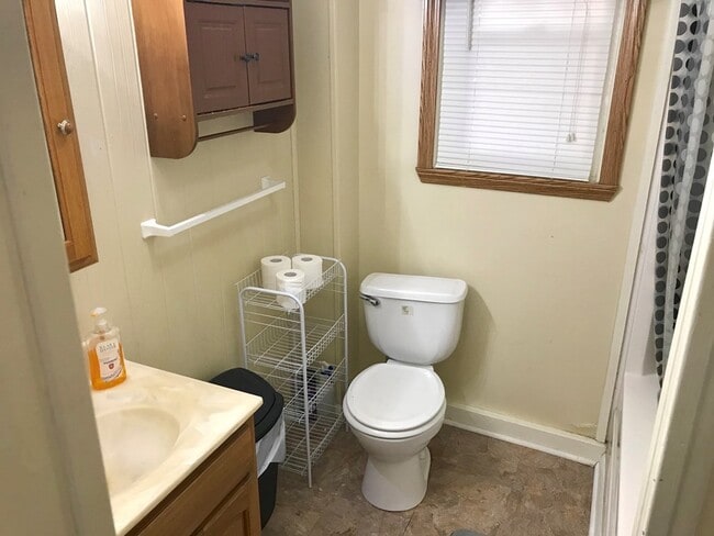 Building Photo - PRE-LEASING- AVAILABLE JUNE 10TH- 4 Bedroom/ 2 Bathroom Home