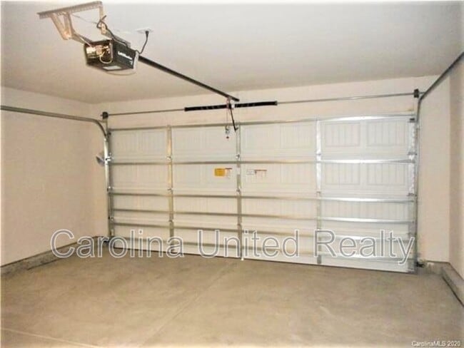 Building Photo - 2101 Talbert Ct