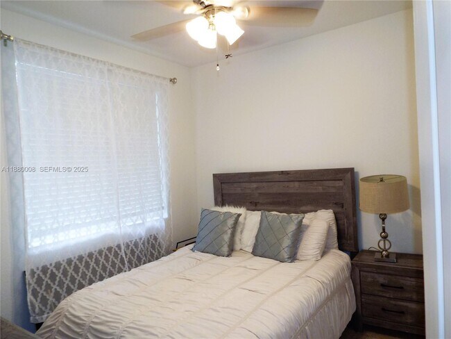 Building Photo - 2363 SE 11th St