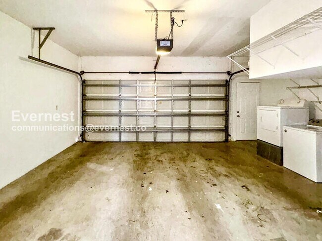 Building Photo - 3 Bed, 2.5 Bath Home with 2-Car Garage and In-Unit Laundry | Water Included!