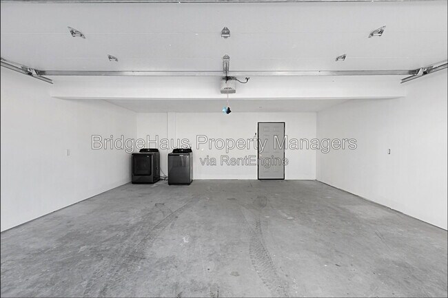 Building Photo - 4656 Santa Monica Ave