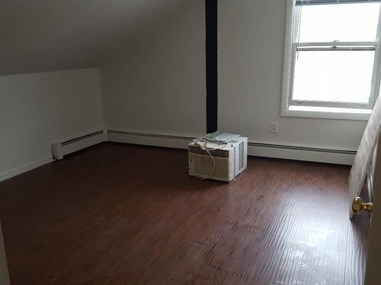 Building Photo - 296 Lenox St