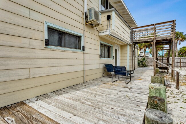 Building Photo - 1402 Via De Luna Dr