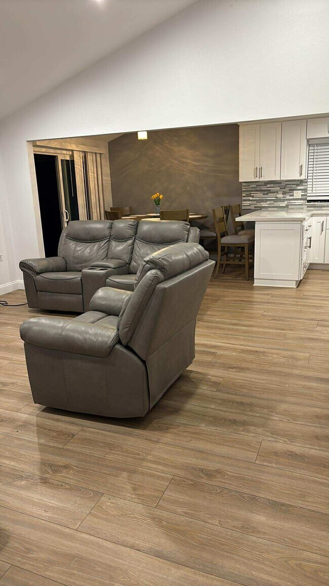 Building Photo - 1680 Gamay Cir