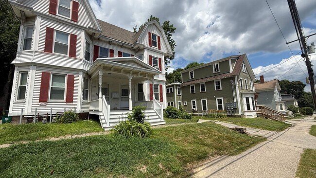 Building Photo - Charming 2-Bedroom w/ Office Apartment in ...
