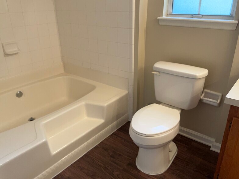 Building Photo - 7691 Enderby Ave E