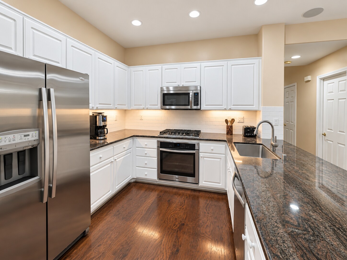 Building Photo - 26970 Colonial Ln