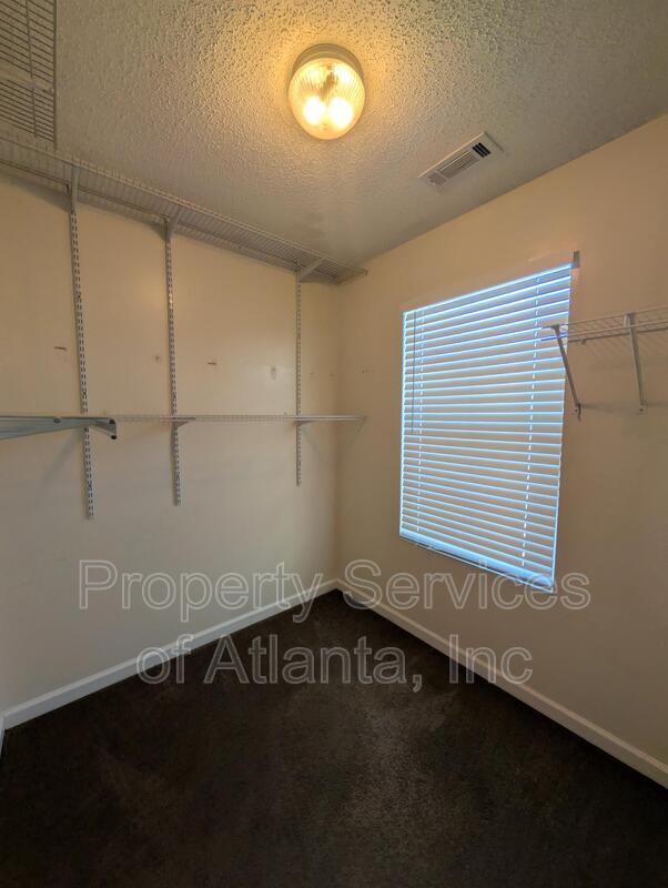 Building Photo - 5060 Lincoln Dr