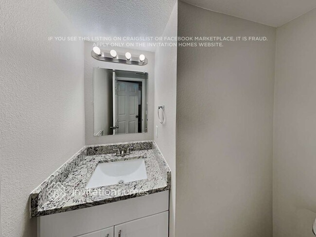 Building Photo - 12340 Newport Ct