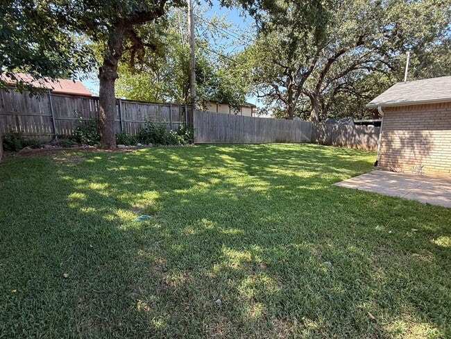 Building Photo - 6700 Forestview Dr