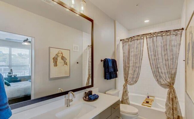 Building Photo - 2 bedroom in Dallas TX 75208