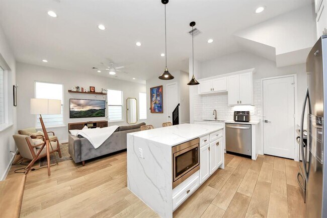 Building Photo - 849 Martin St