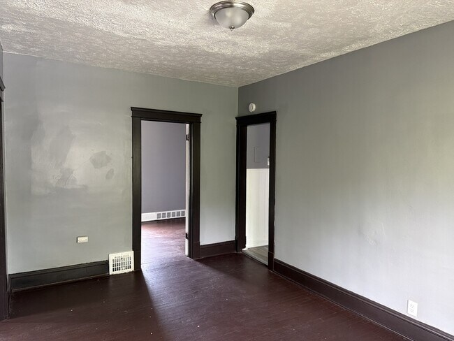 Building Photo - 3552 E 138th St