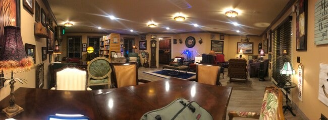 Building Photo - 1950 Camino de la Reina