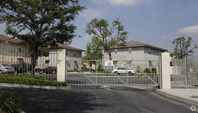 Building Photo - Redwood Terrace