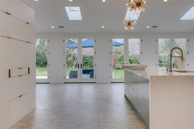 Building Photo - 2045 Marydale Rd