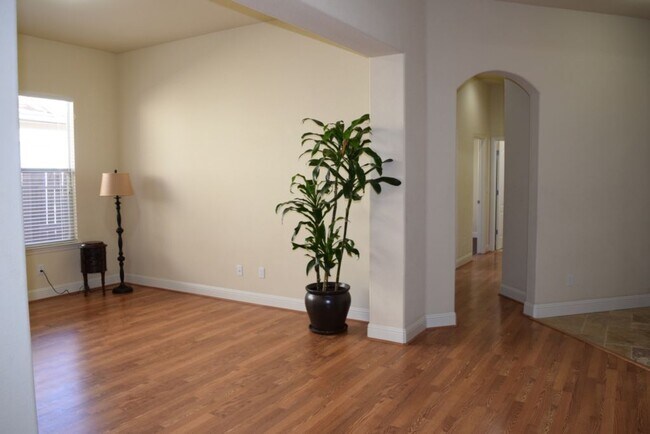 Building Photo - 2768 Westview Dr