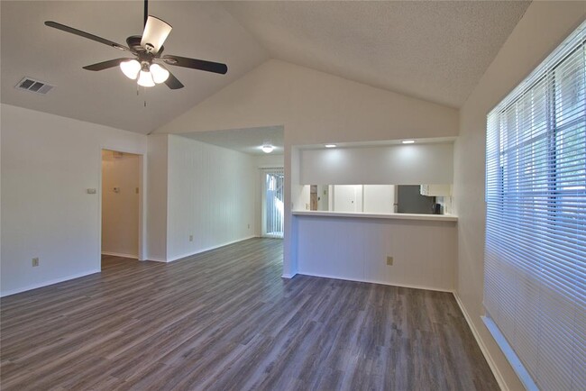 Building Photo - 9303 Quail Field Dr