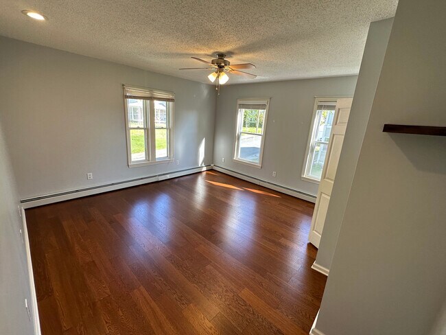 1st Bedroom - 28 Center St