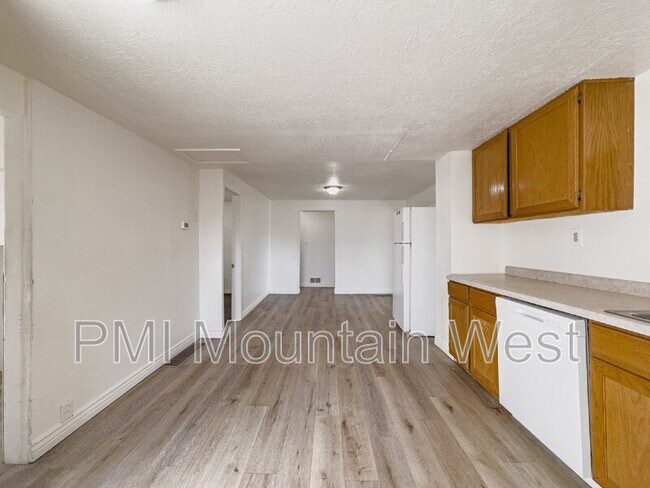 Building Photo - 450 W 200 N