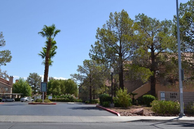 Building Photo - COZY 2 BEDROOM AND 2 FULL BATH CONDO IN SP...