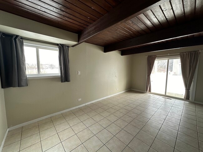 Building Photo - 474 Meadow Green Ln