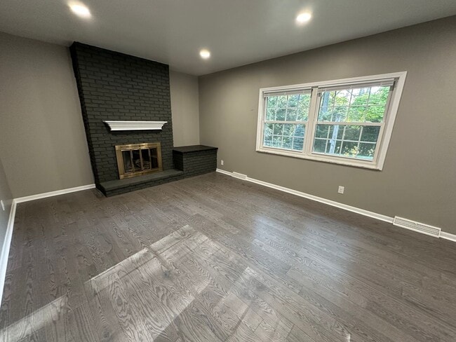 Building Photo - Stunning Single Family Home in “The Knolls”