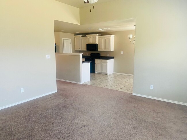 Building Photo - 4 bedroom 2 bath 2 car garage - Frenship ISD