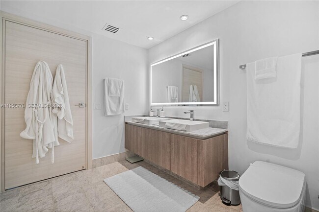 Building Photo - 801 S Miami Ave