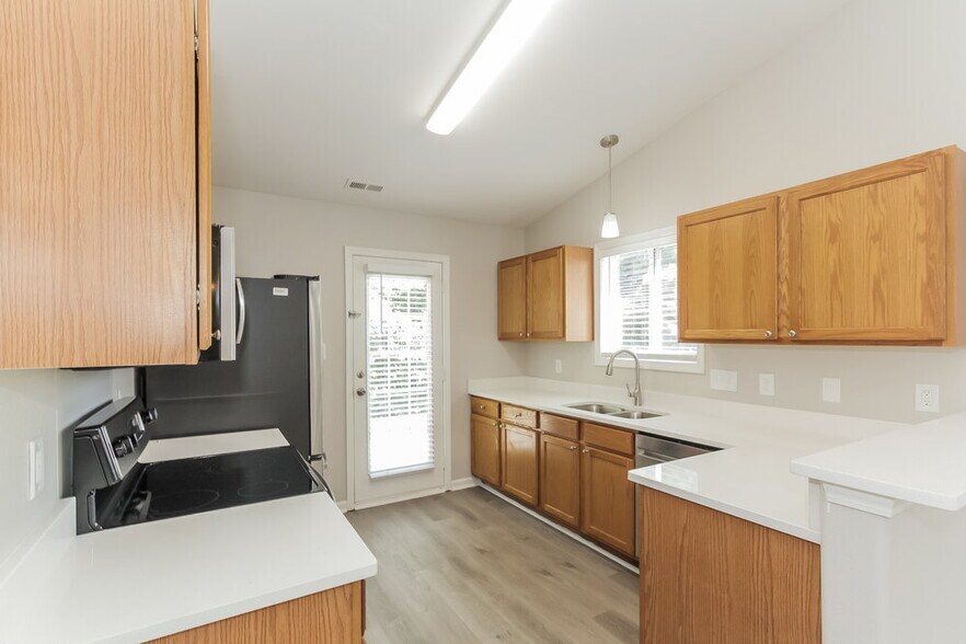 Building Photo - 2707 Oasis Ln
