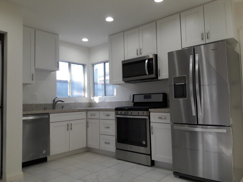 Building Photo - 512 N Lucia Ave