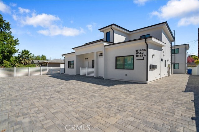 Building Photo - 11140 Woodley Ave