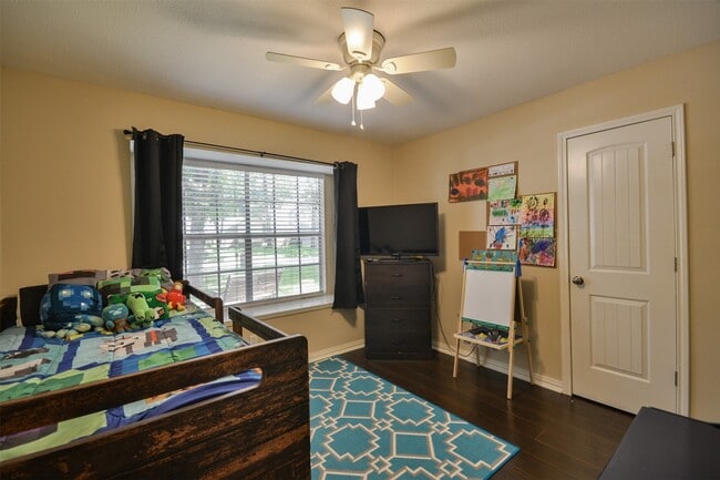 Building Photo - 3218 Lake Stream Dr