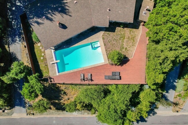 Building Photo - 25 Warmwood Way